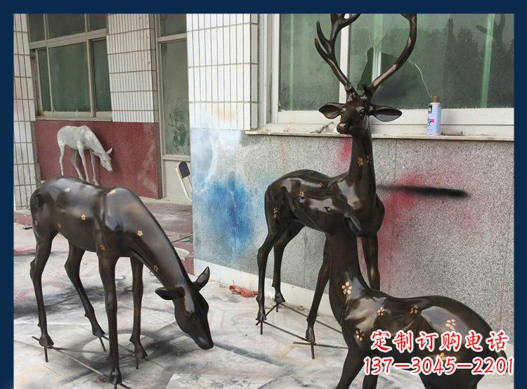 山东高贵优雅的梅花鹿铜雕塑