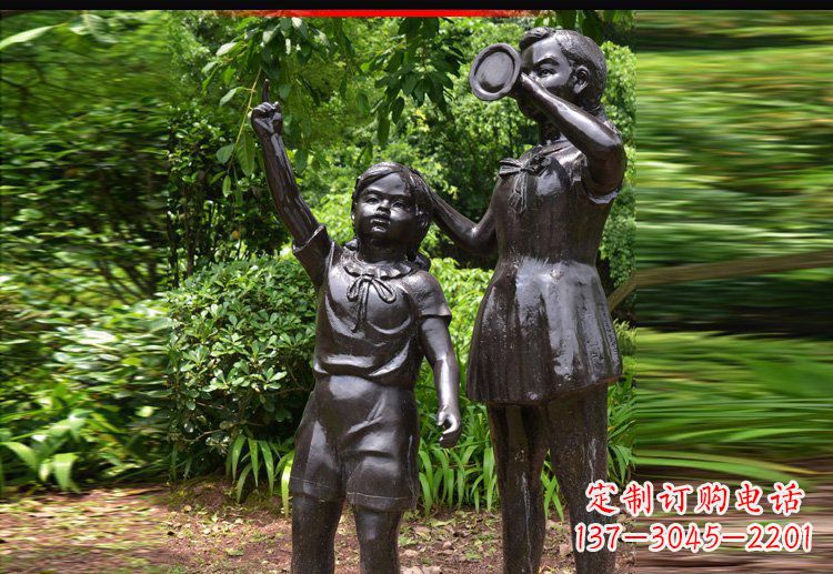 山东公园铜雕树林玩耍儿童人物雕塑