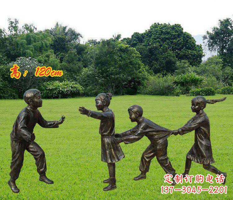 山东公园玩老鹰捉小鸡的儿童小品铜雕 (2)