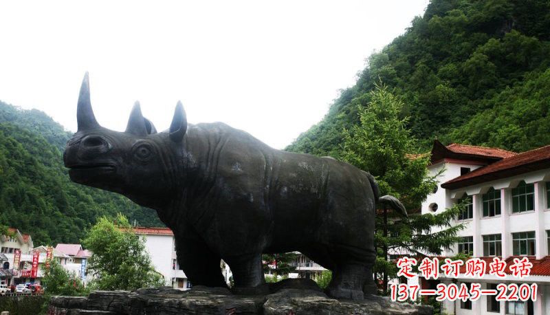 山东公园犀牛石雕