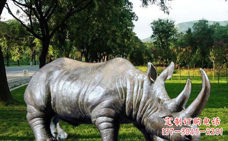 山东新题目犀牛玻璃钢雕塑——给公园增添独特美感