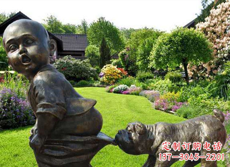 山东小孩咬小狗大雕塑