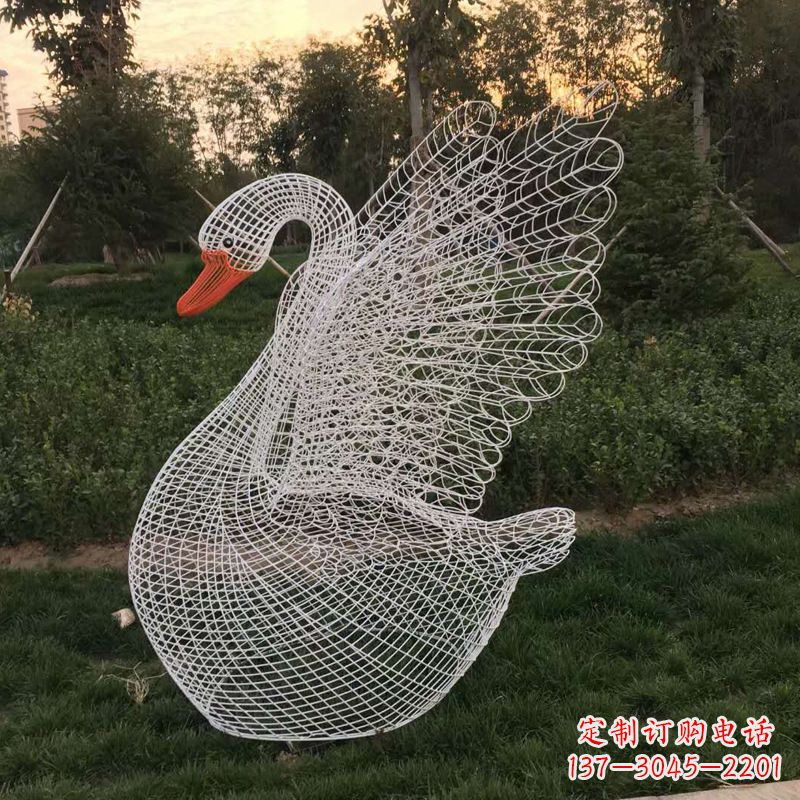 山东秀美天鹅铁艺雕塑,点缀公园绿地
