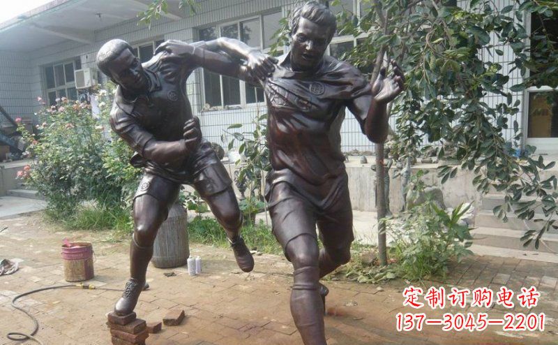 山东领雕塑卓越的足球雕塑技艺