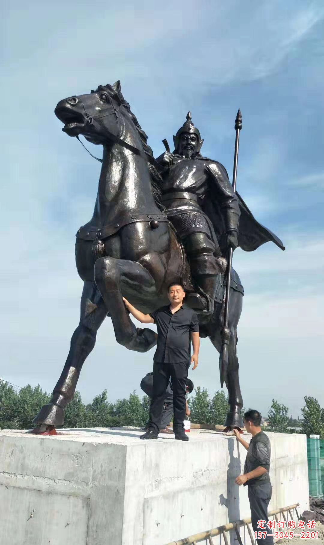 山东以古代骑马将军为灵感的铜雕