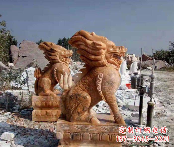 山东精美绝伦,古典神兽晚霞红石雕麒麟