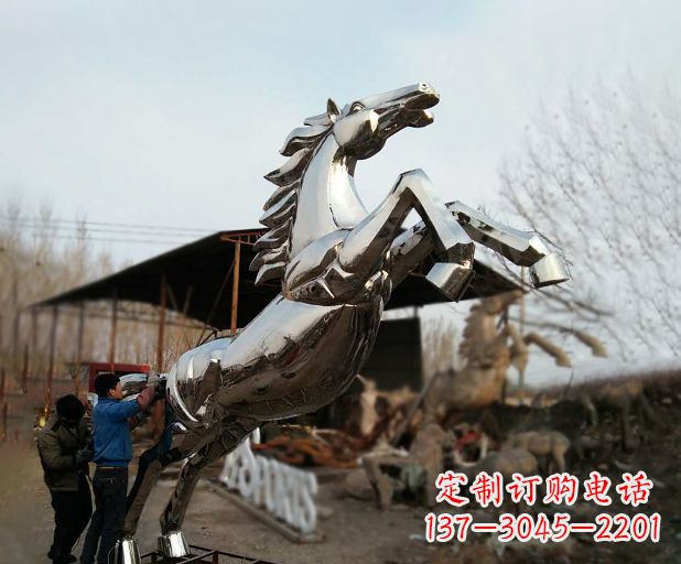 山东中领雕塑:精美的奔马雕塑
