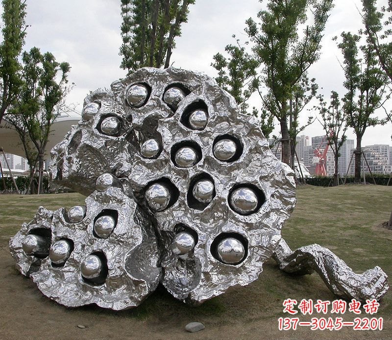 山东中领雕塑出品:高端不锈钢莲蓬雕塑