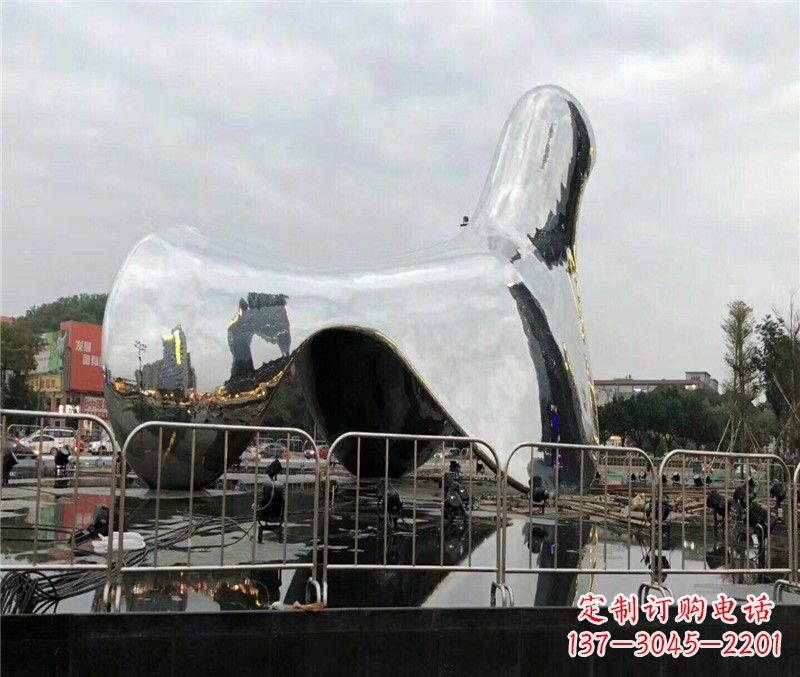 山东中领雕塑推出一款精美的抽象鸽子雕塑,专为…