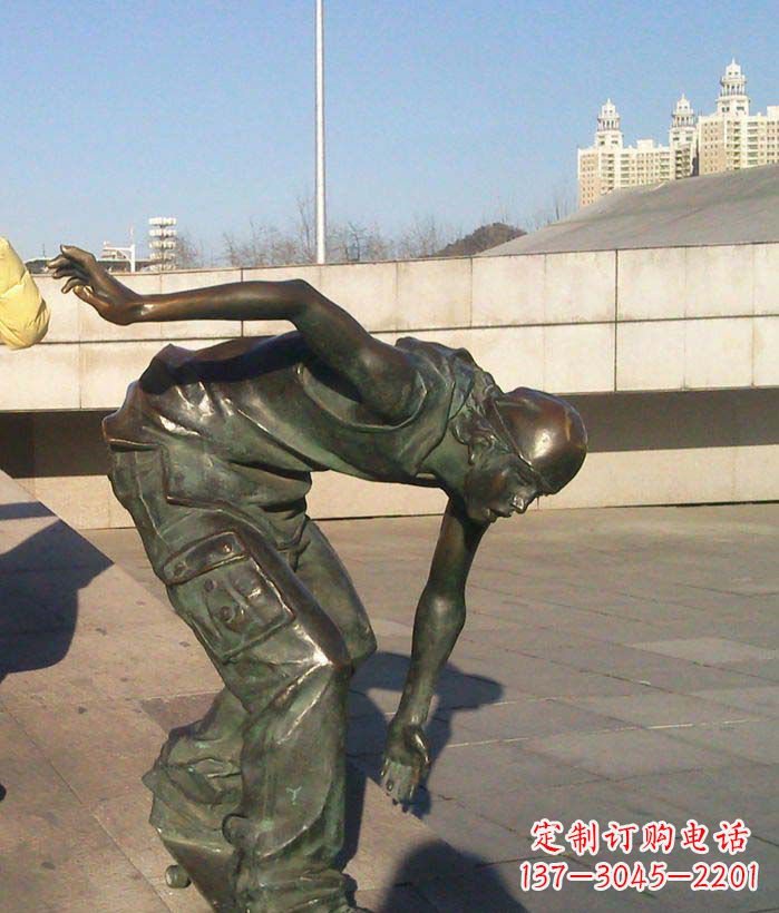 山东中领雕塑:青年景观铜雕