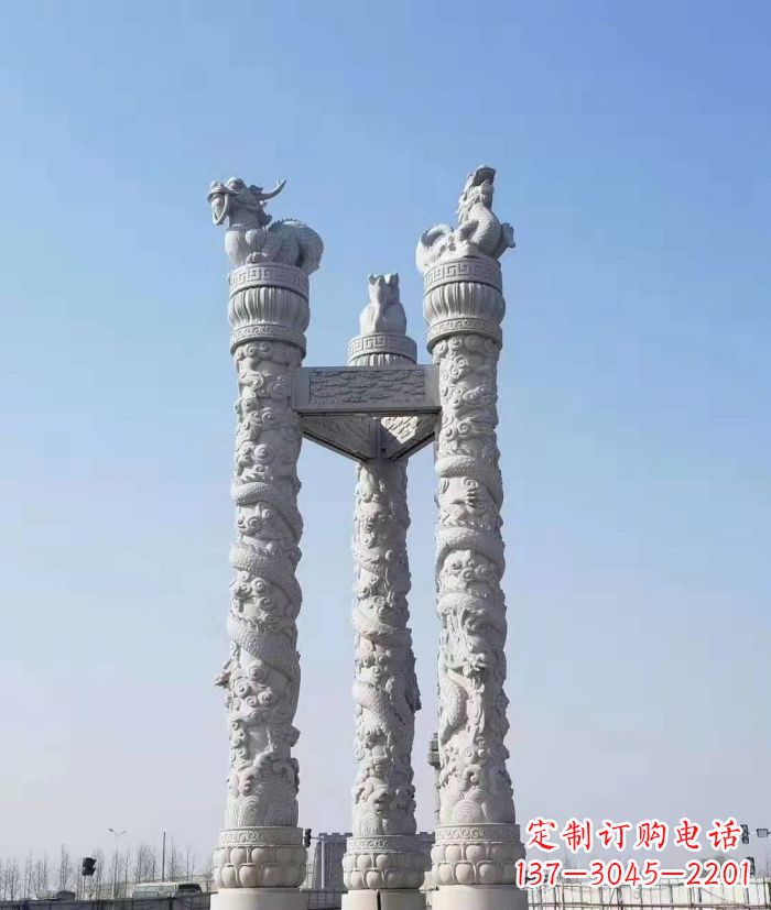 山东领雕塑:十二生肖石柱多彩景观