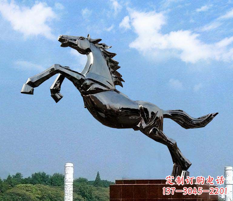 山东广场一往直前不锈钢奔马雕塑