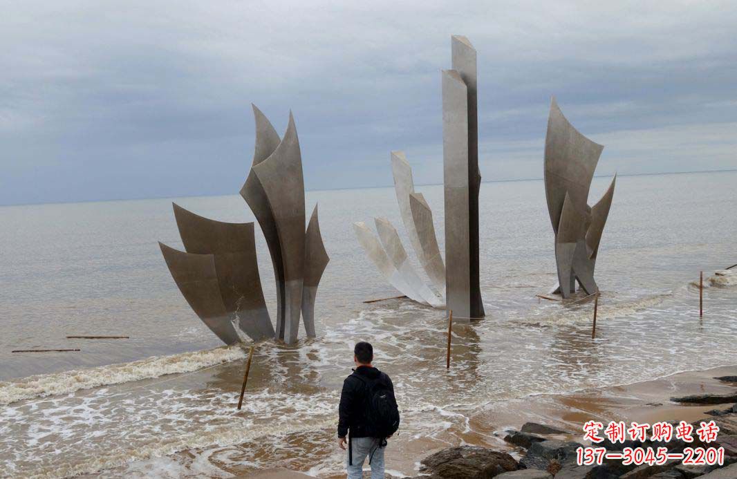 山东海边不锈钢船帆景观雕塑