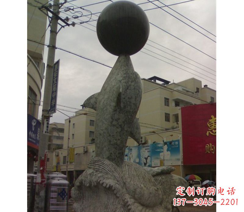 山东海豚戏球石雕
