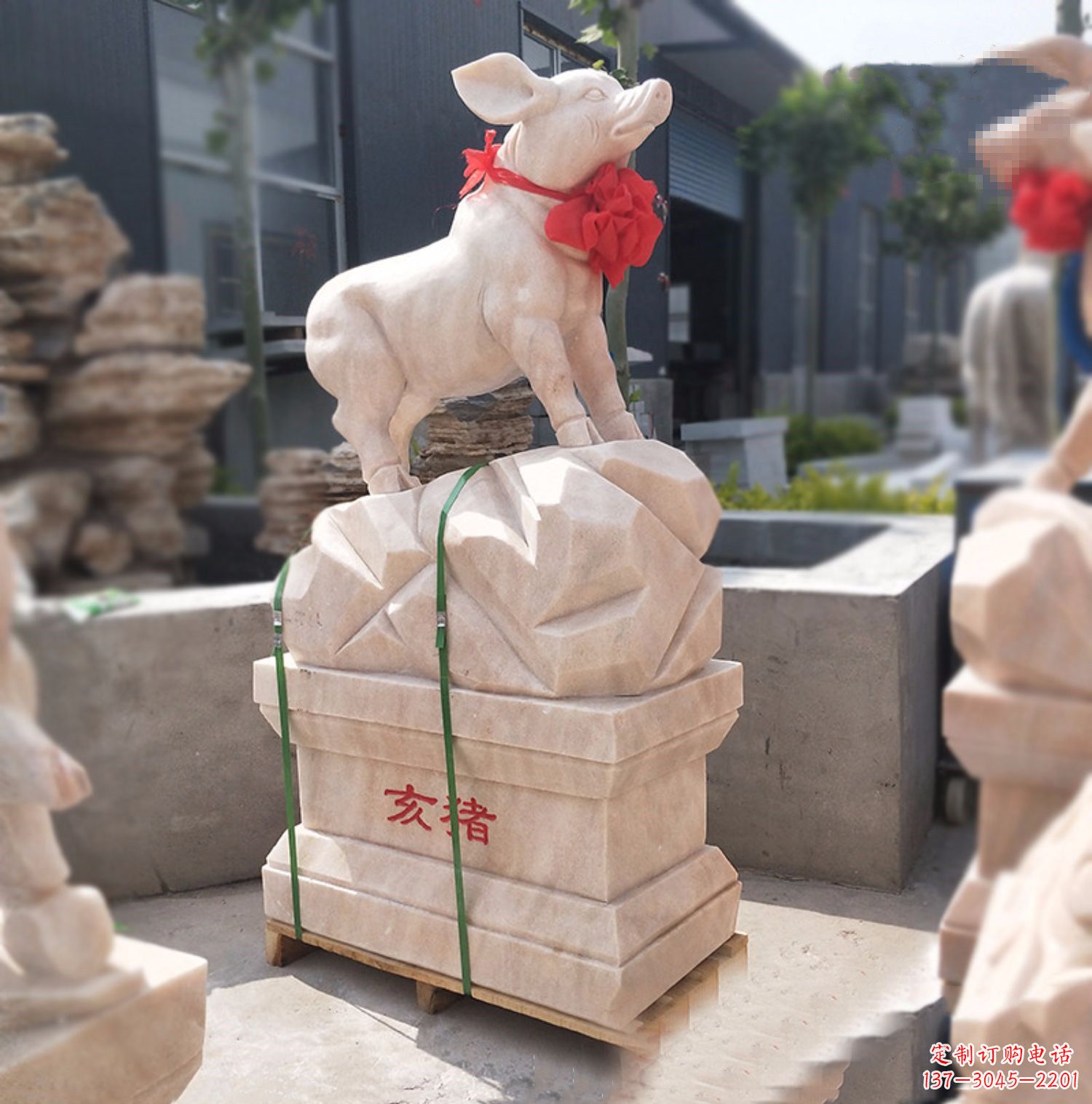 山东精美猪年雕塑,欢庆猪年新年