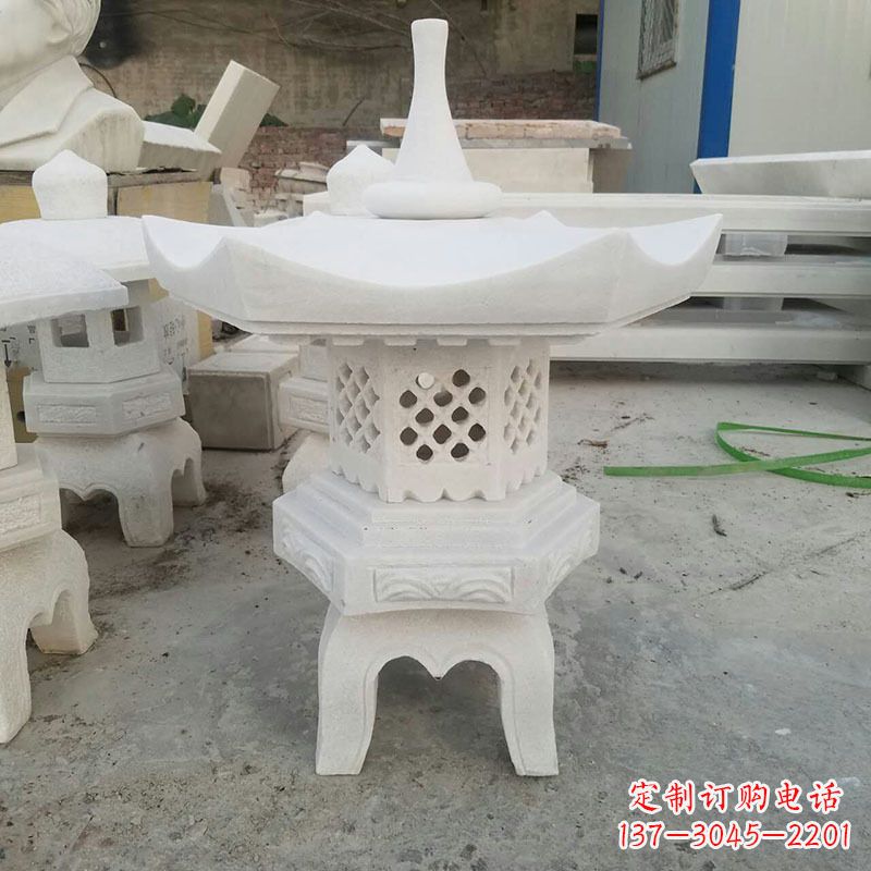 山东汉白玉中式石雕灯笼