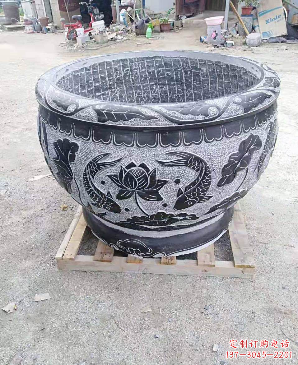 山东精美鲤鱼雕塑,一颗荷花必不可少