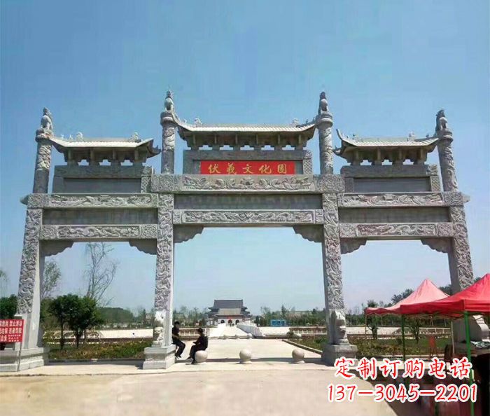 山东中领雕塑设计制作的景区三门石雕牌坊