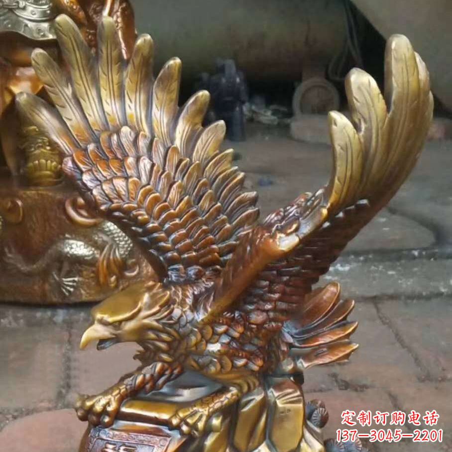 山东雕塑精灵:翱翔于天际的老鹰雕塑