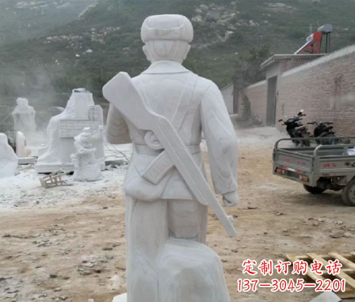 山东来自中领雕塑的经典定制雷锋雕塑