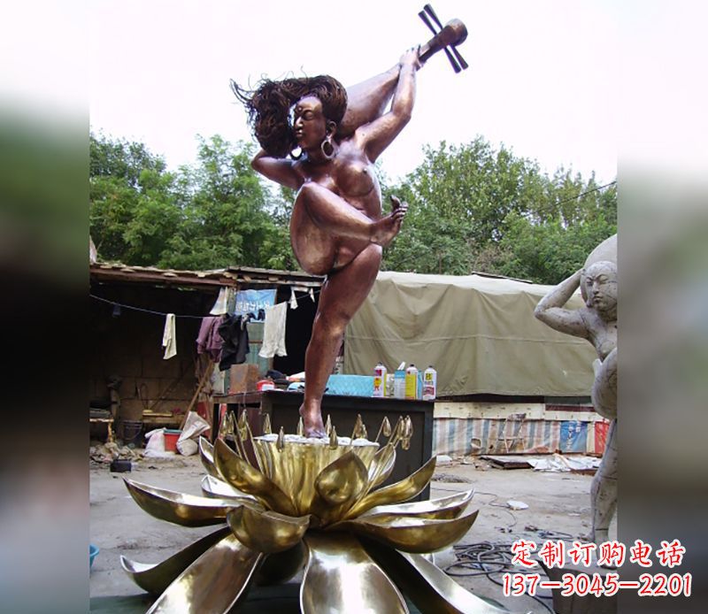 山东如神般的精美莲花铜雕塑