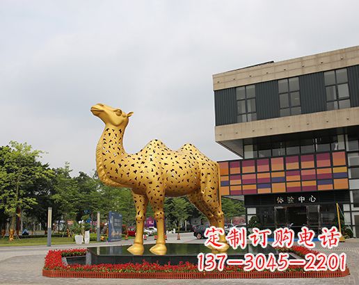 山东闪亮可爱的不锈钢骆驼雕塑