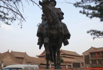 山东雕刻精美的蒙古人骑马铜雕