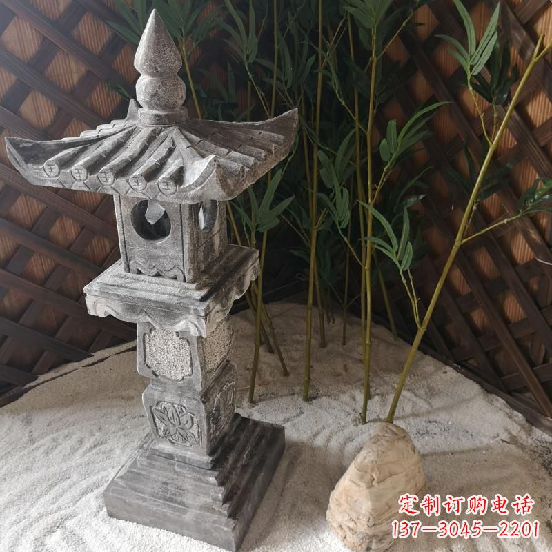 山东青石仿古灯笼雕塑是由中领雕塑定制的经典雕…