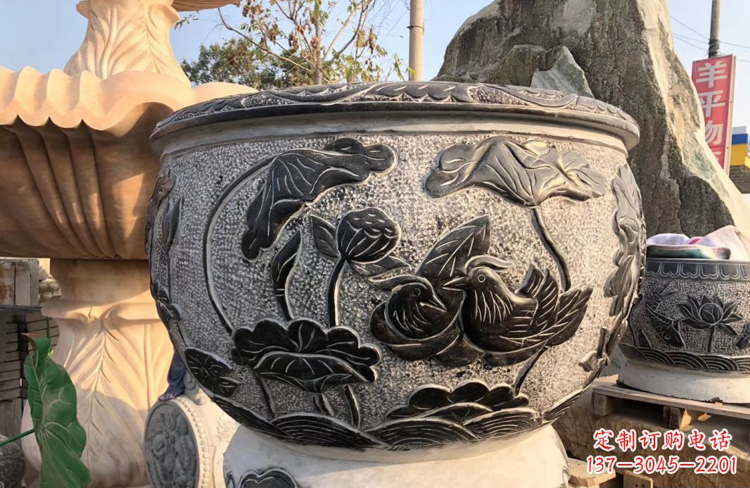 山东荷花浮雕鱼缸雕塑,让空间更加生机勃勃