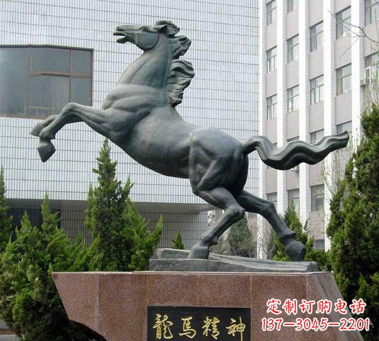 山东青铜奔马精美雕塑是钜鹰中领雕塑推出的一款…