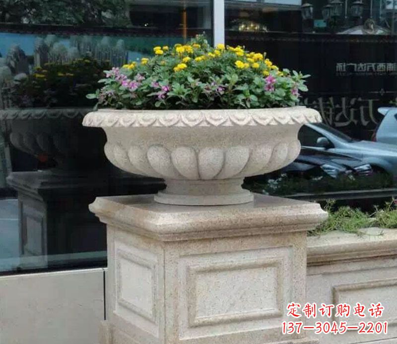 山东商场门口大理石花盆景观雕塑