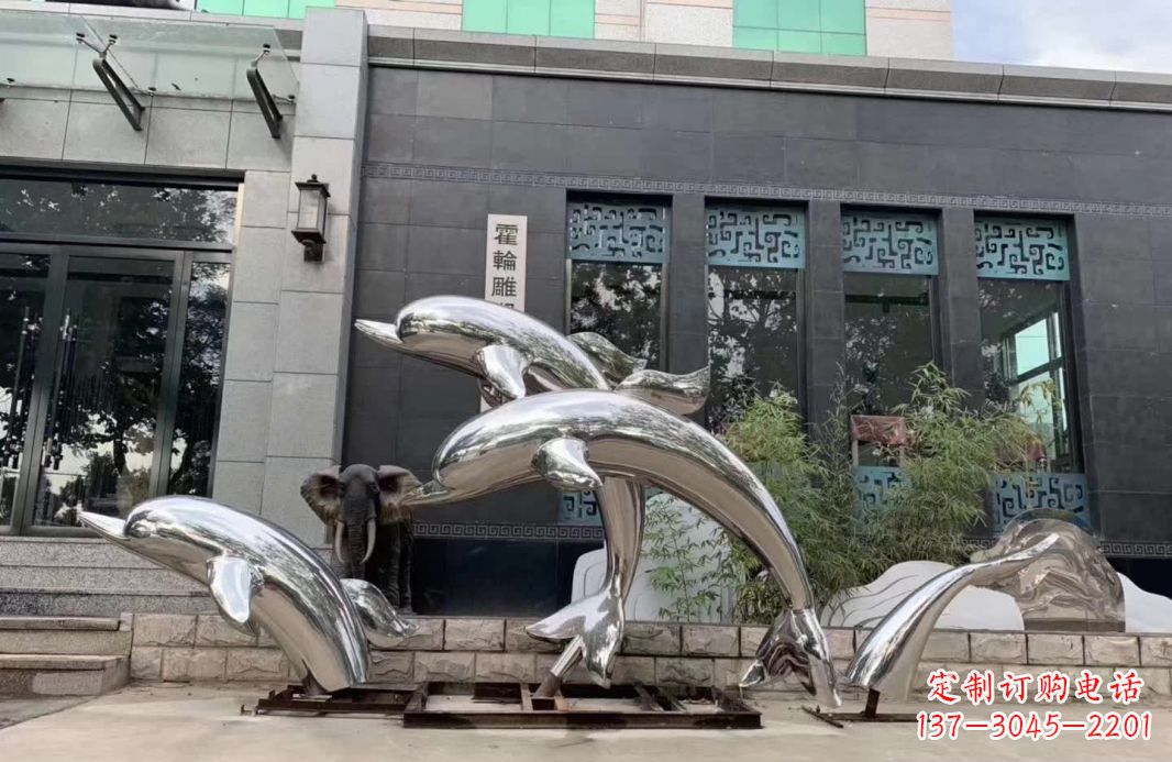 山东高端定制不锈钢海豚雕塑