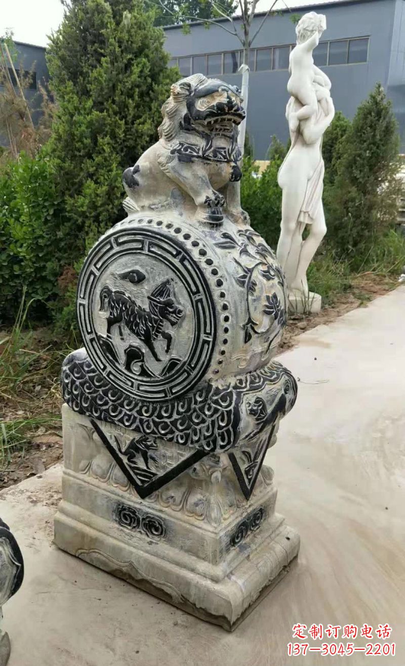 山东狮子抱鼓石雕塑,象征力量与美感