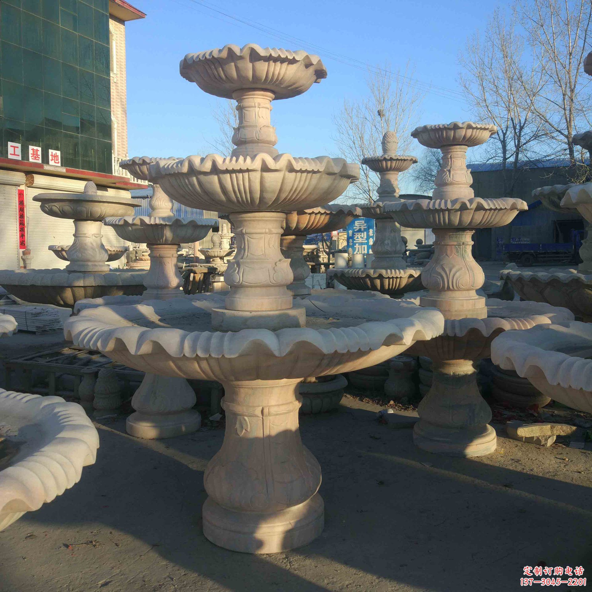 山东城市增添魅力的石雕天鹅