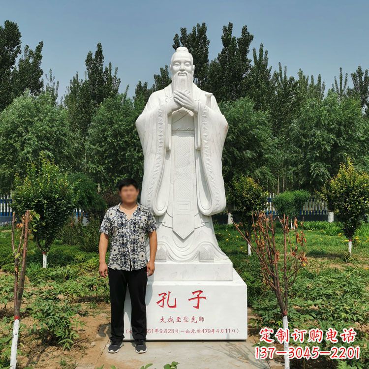 山东寺庙孔子雕像