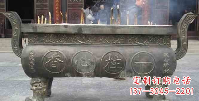 山东寺庙铸铜四足香炉