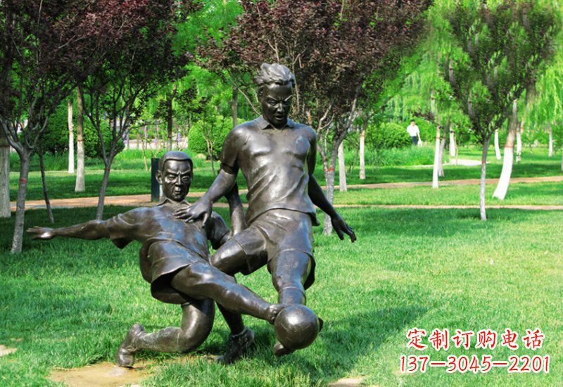 山东踢足球的人物铜雕222