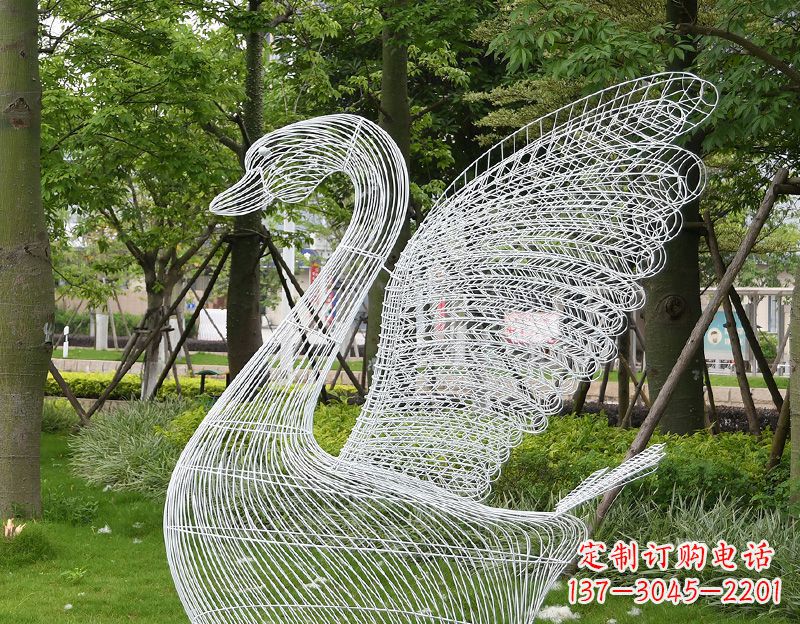 山东天鹅镂空不锈钢雕塑