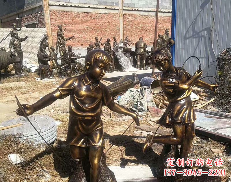山东跳绳的儿童铜雕