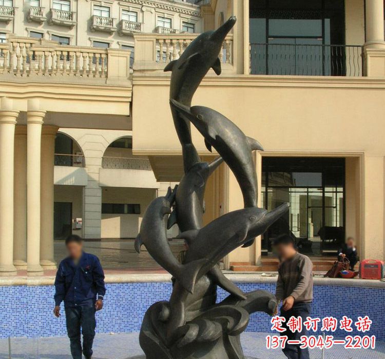 山东跳跃海豚雕塑