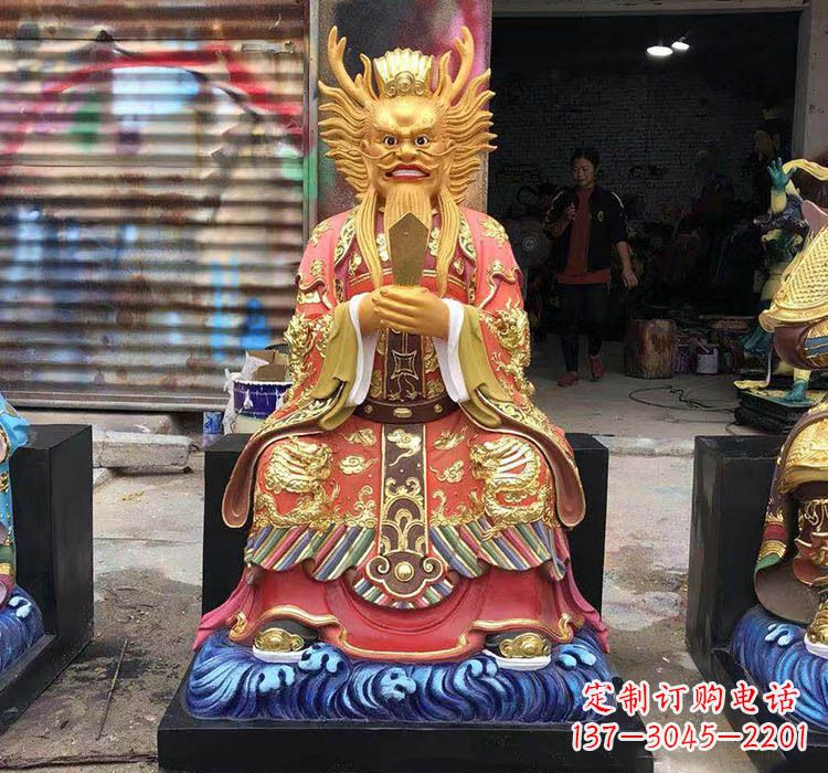 山东铜雕彩绘坐式龙王
