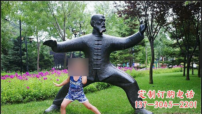 山东铜雕打太极拳的老人