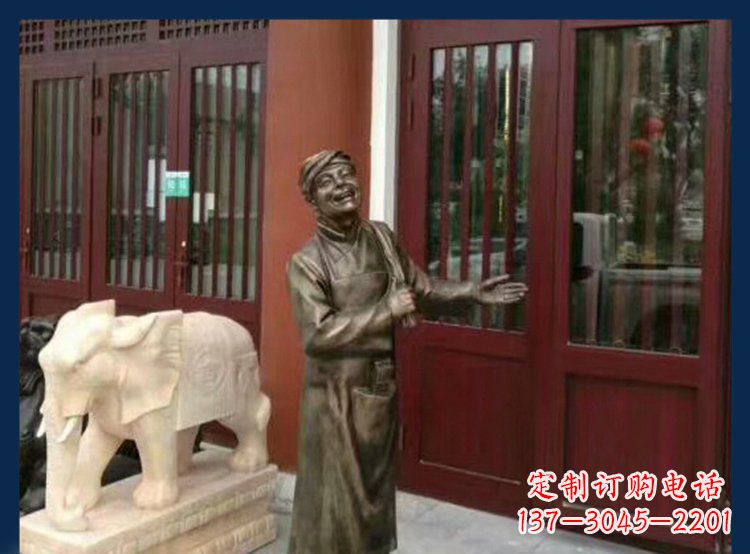 山东铜雕店小二酒店迎宾人物雕塑