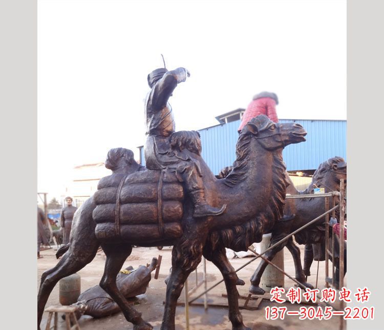 山东铜雕广场骑骆驼雕塑