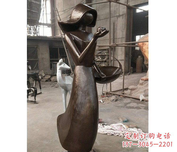 山东铜雕逛街女孩人物雕塑