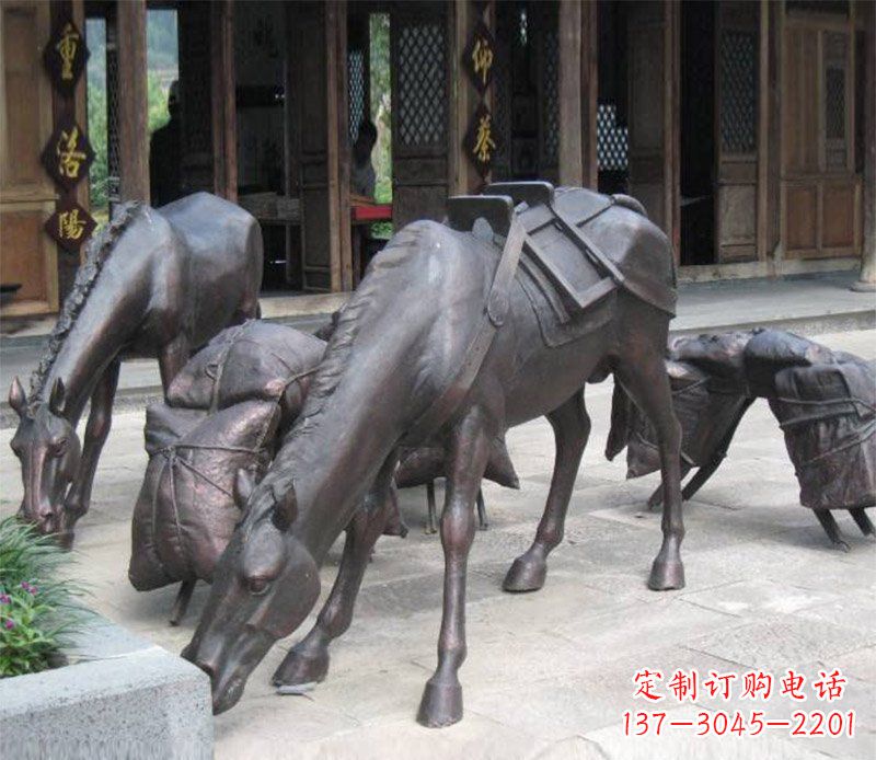 山东拖行李的马动物铜雕