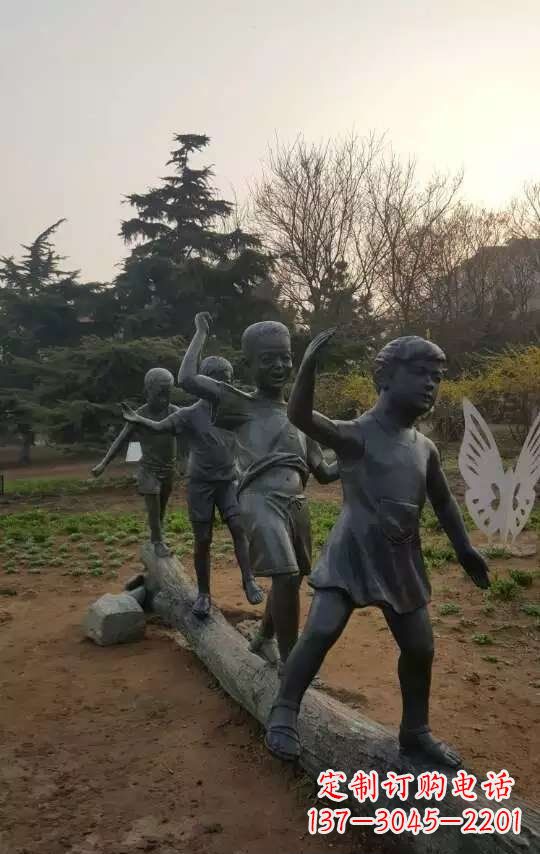 山东玩走独木桥儿童铜雕