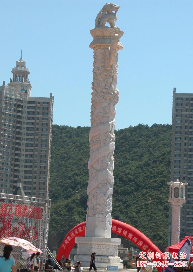 山东晚霞红广场龙柱