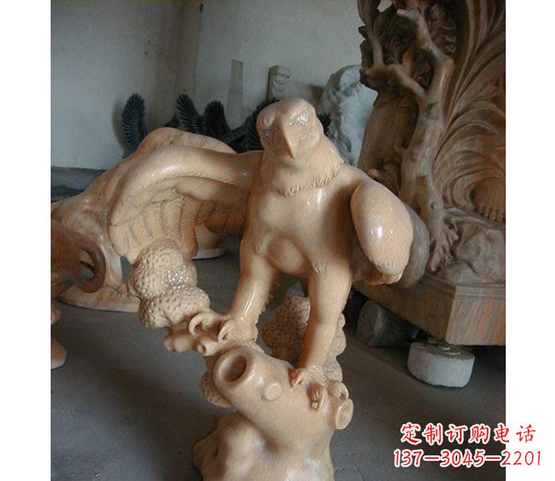 山东晚霞红老鹰石雕