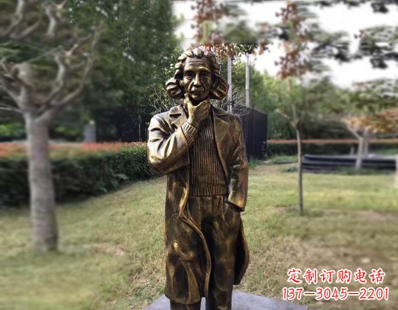 山东西方名人爱因斯坦铜雕